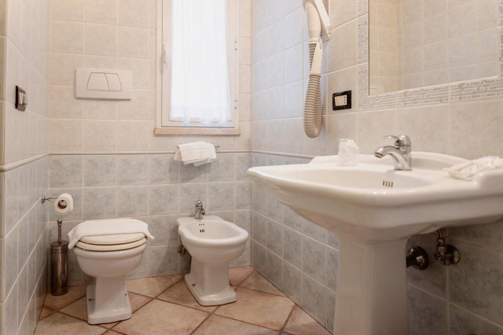 Hotel Rossi Манчано Екстериор снимка