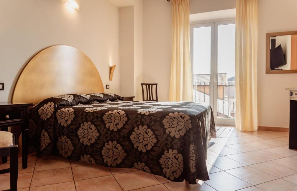 Hotel Rossi Манчано Екстериор снимка