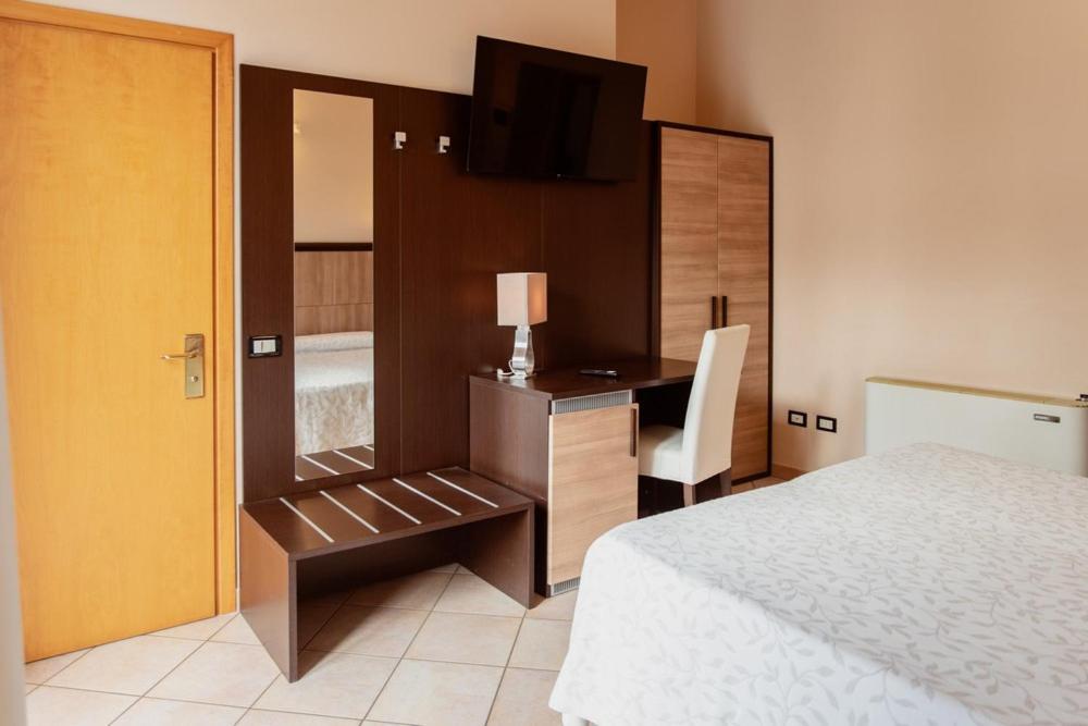 Hotel Rossi Манчано Екстериор снимка