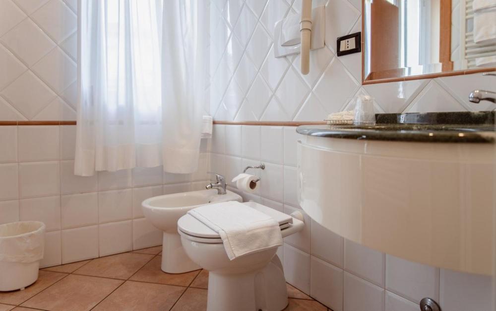 Hotel Rossi Манчано Екстериор снимка