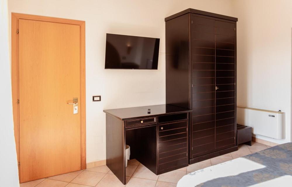 Hotel Rossi Манчано Екстериор снимка