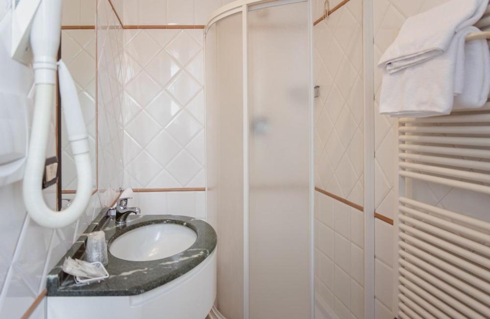 Hotel Rossi Манчано Екстериор снимка