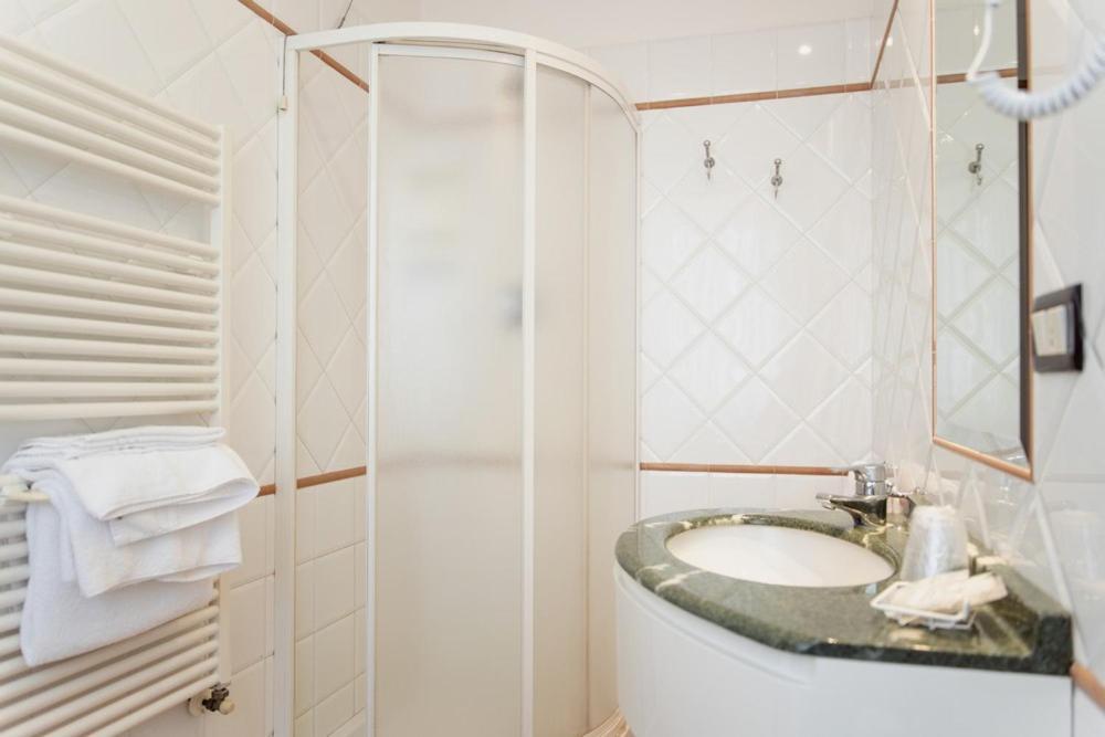 Hotel Rossi Манчано Екстериор снимка