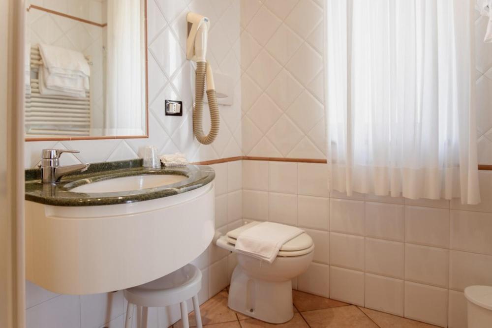 Hotel Rossi Манчано Екстериор снимка
