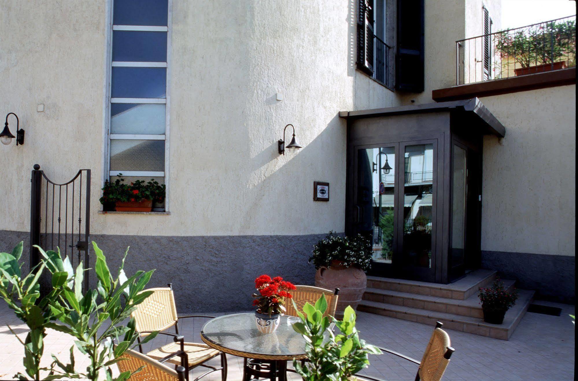 Hotel Rossi Манчано Екстериор снимка